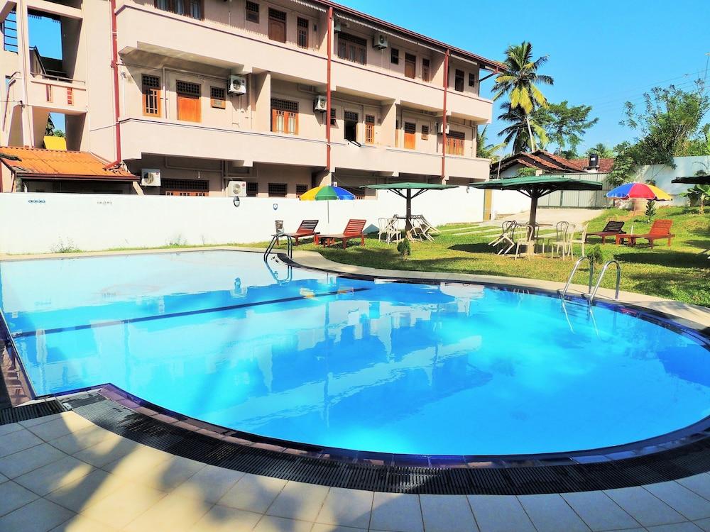 Airport Green View Resort Andiambalama 외부 사진