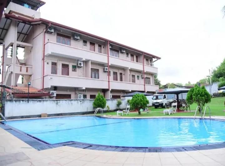 Airport Green View Resort Andiambalama 외부 사진